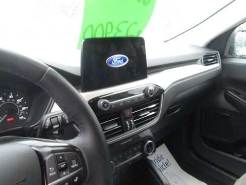 Used 2022 Ford Escape SE w/ Cold Weather Package image 11