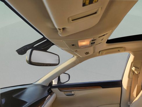 Used 2015 Lexus ES 300h w/ Navigation System Package image 15