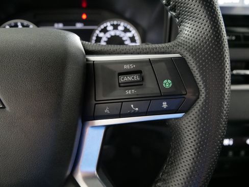 Used 2025 Mitsubishi Outlander SE image 28