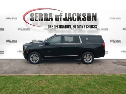 Used 2023 GMC Yukon XL SLT w/ SLT Premium Package AWD/4WD image 5