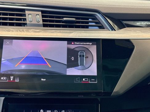 Used 2022 Audi e-tron Premium w/ Convenience Plus Package image 14