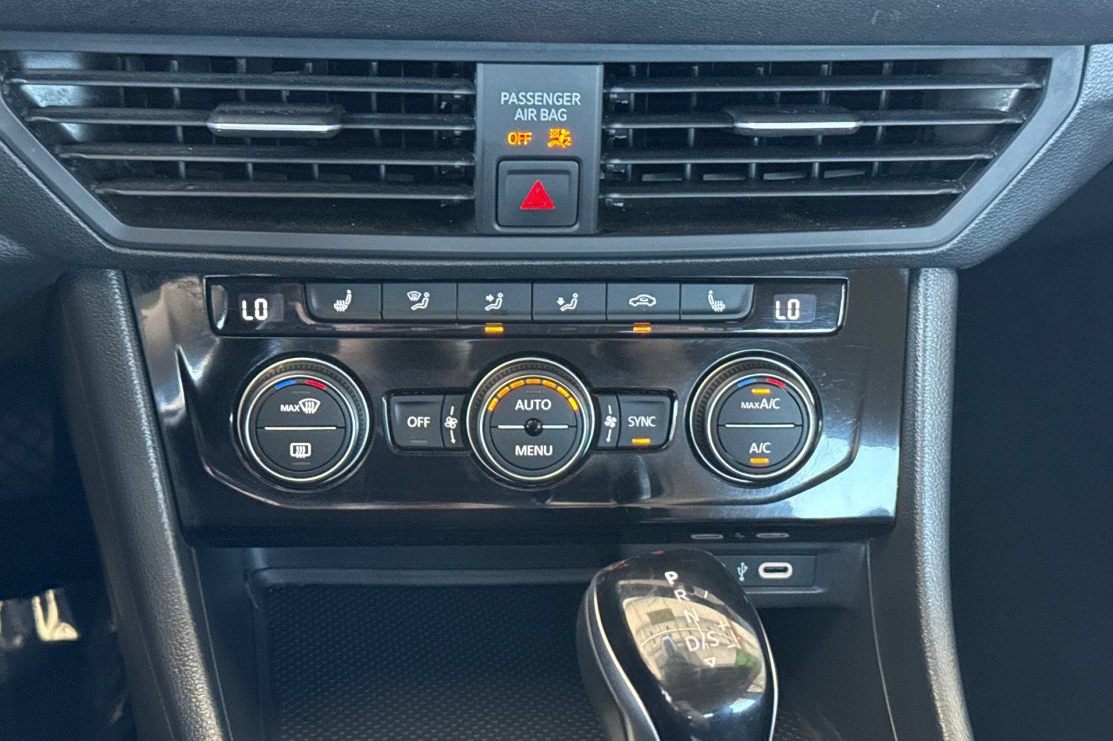 Used 2024 Volkswagen Jetta SE FWD image 29