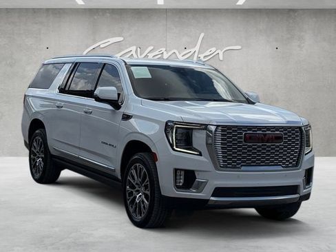 Used 2021 GMC Yukon XL Denali w/ Denali Ultimate Package AWD/4WD image 2