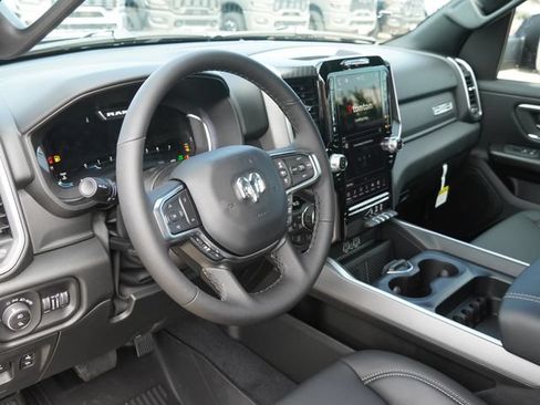 New 2026 RAM 1500 4x4 Crew Cab image 16