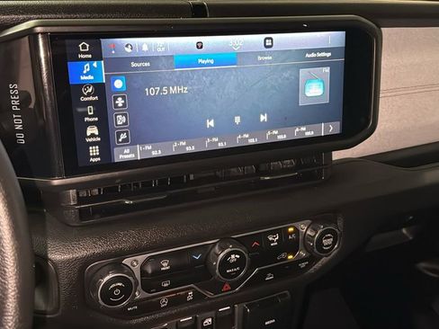 Used 2025 Jeep Wrangler Sport image 27