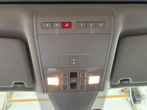 Used 2018 Volkswagen Atlas SEL AWD/4WD image 42
