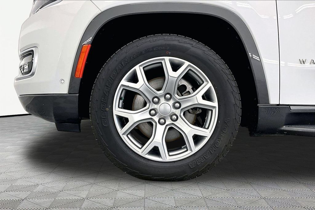 Used 2022 Jeep Wagoneer Series II AWD/4WD image 9
