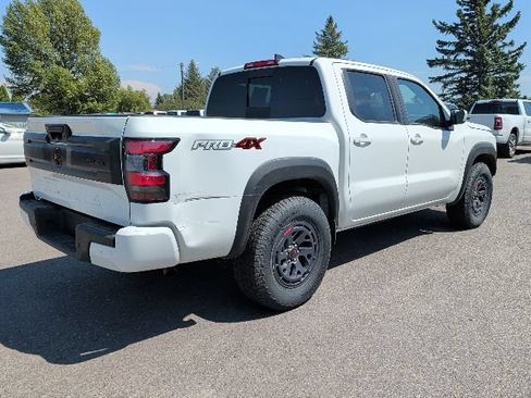Used 2026 Nissan Frontier PRO-4X AWD/4WD image 3