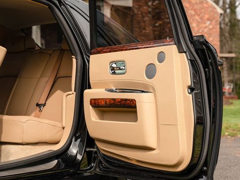 Used 2014 Rolls-Royce Ghost image 35