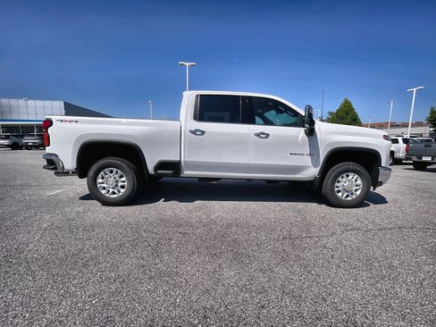 Certified 2024 Chevrolet Silverado 2500 LTZ w/ LTZ Convenience Package image 30