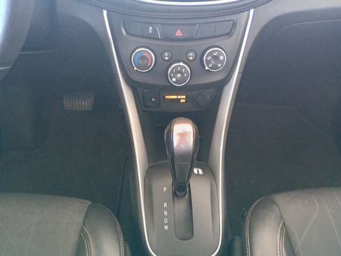 Used 2022 Chevrolet Trax LT w/ Sport Edition FWD image 13