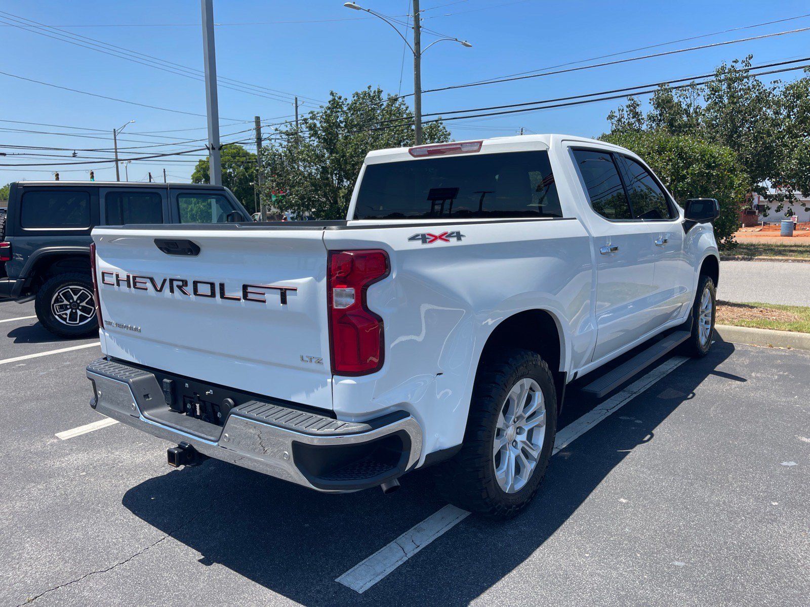 Used 2023 Chevrolet Silverado 1500 LTZ AWD/4WD image 15
