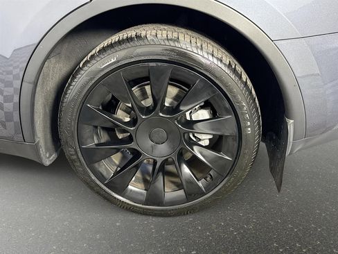 Used 2023 Tesla Model Y Long Range image 30