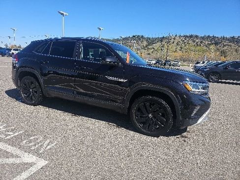 Used 2023 Volkswagen Atlas Cross Sport SE w/ Black Wheel Package AWD/4WD image 3