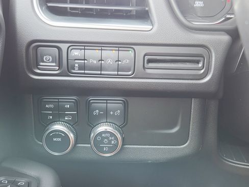 Used 2021 GMC Yukon SLT w/ Rear Media and Nav Package AWD/4WD image 29