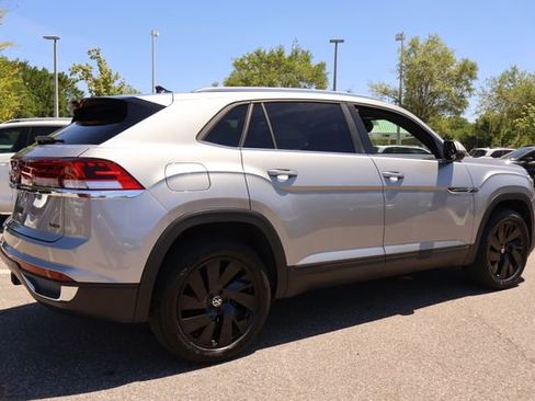 Used 2025 Volkswagen Atlas Cross Sport SE w/ Panoramic Sunroof Package image 7