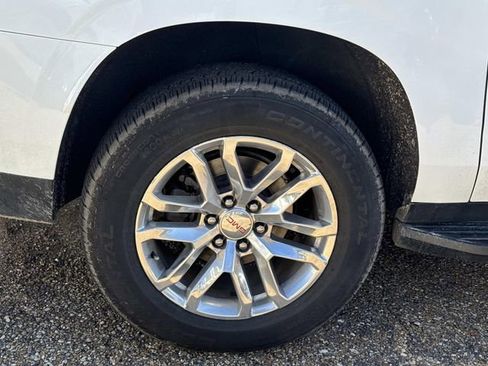 Used 2022 GMC Yukon XL SLT w/ SLT Premium Package image 5