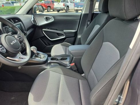 Used 2025 Kia Soul LX w/ LX Technology Package FWD image 14