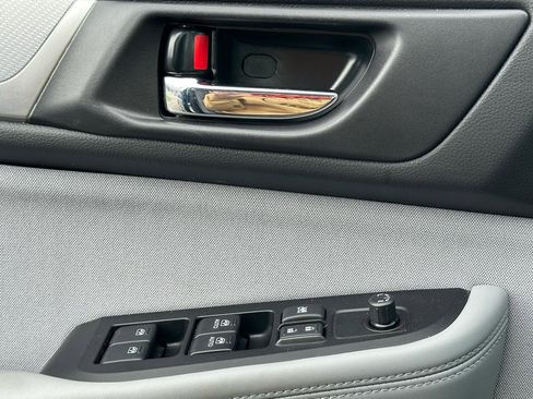 Used 2019 Subaru Outback 2.5i Premium image 11