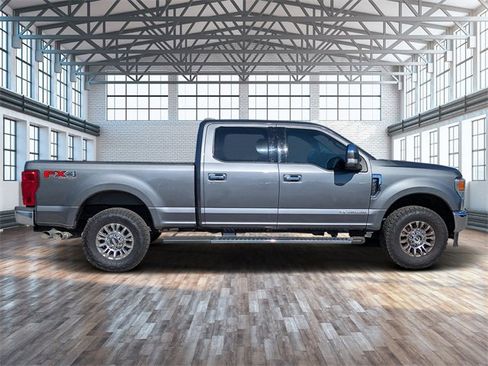 Used 2022 Ford F250 XLT w/ XLT Premium Package image 3