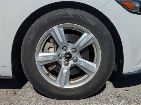 Used 2016 Ford Mustang Coupe image 11