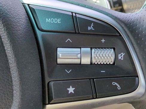 Used 2025 Genesis G70 2.5T image 24