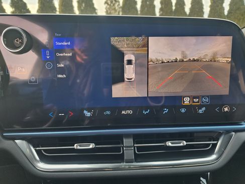 New 2026 Chevrolet Equinox EV LT image 32