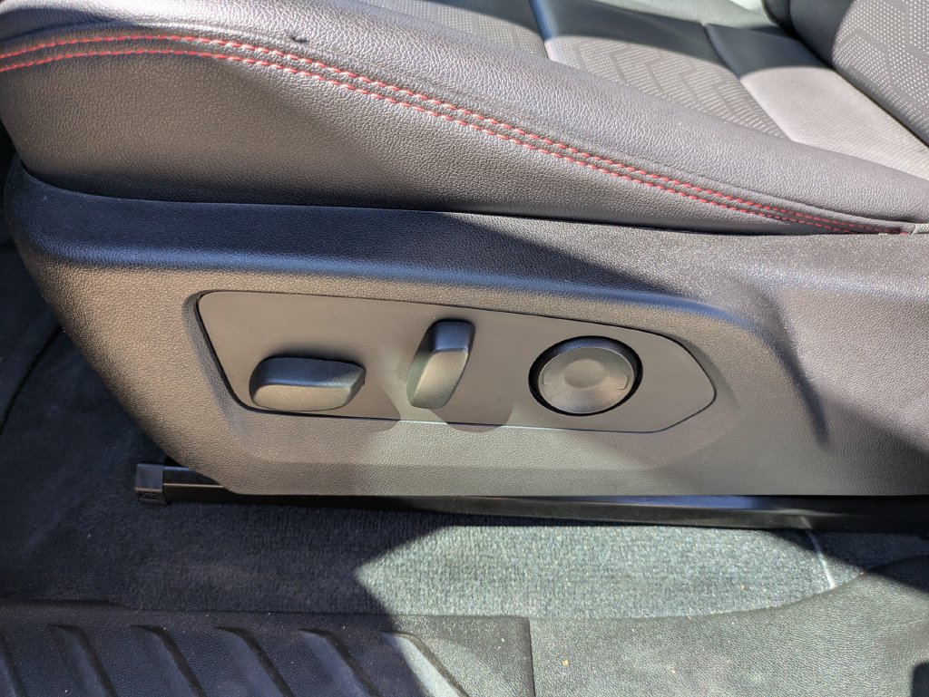 Used 2023 Chevrolet Colorado Z71 w/ Z71 Convenience Package 2 AWD/4WD image 6