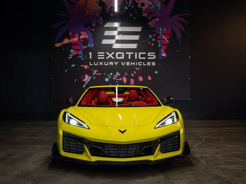Used 2024 Chevrolet Corvette Z06 w/ Z07 Performance Package RWD image 4