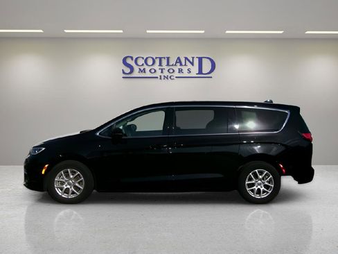 Used 2024 Chrysler Pacifica Touring-L FWD image 1