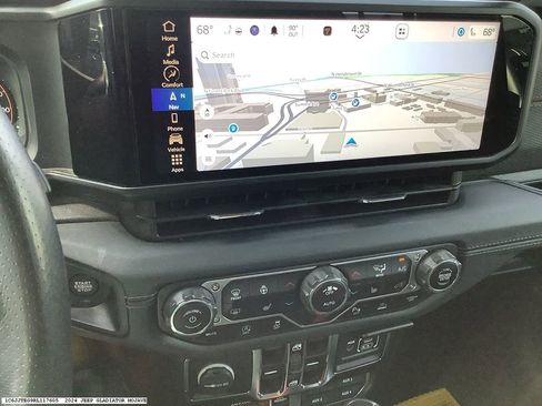 Used 2024 Jeep Gladiator Mojave w/ Technology Group AWD/4WD image 9