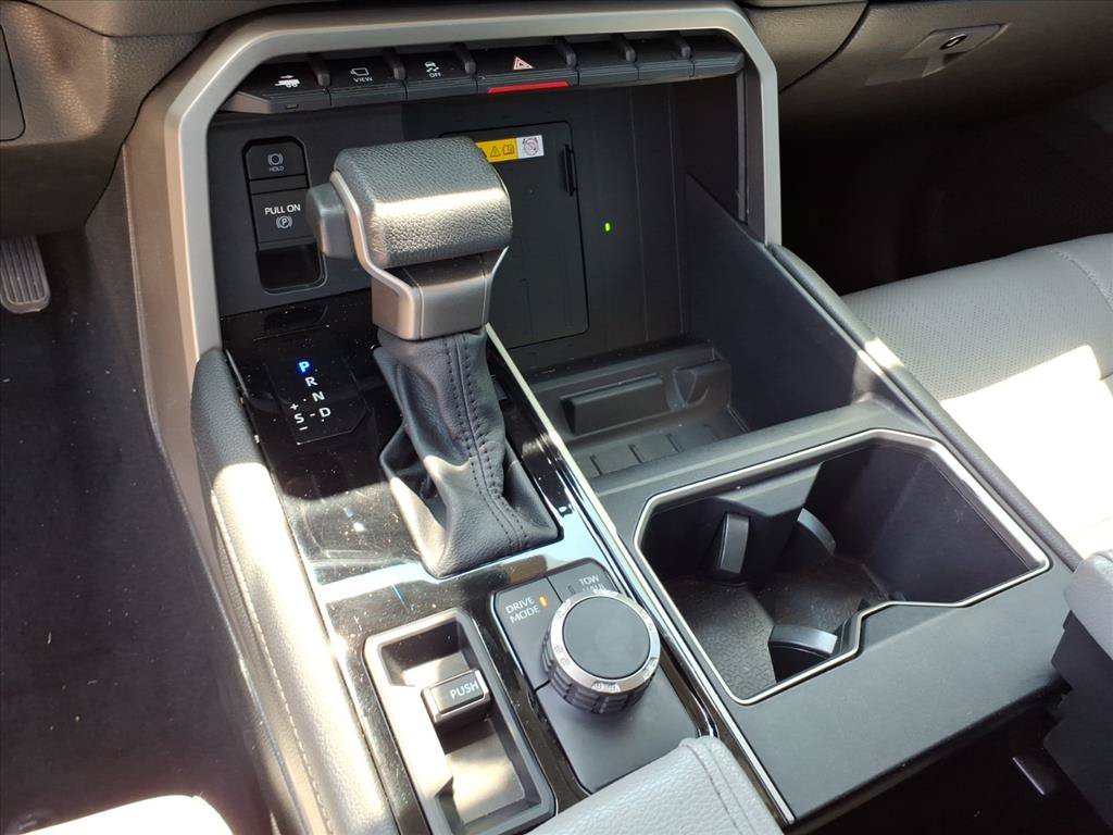 Used 2024 Toyota Tundra Limited AWD/4WD image 18