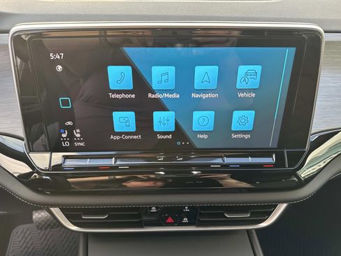 New 2026 Volkswagen Atlas Cross Sport SE FWD image 17
