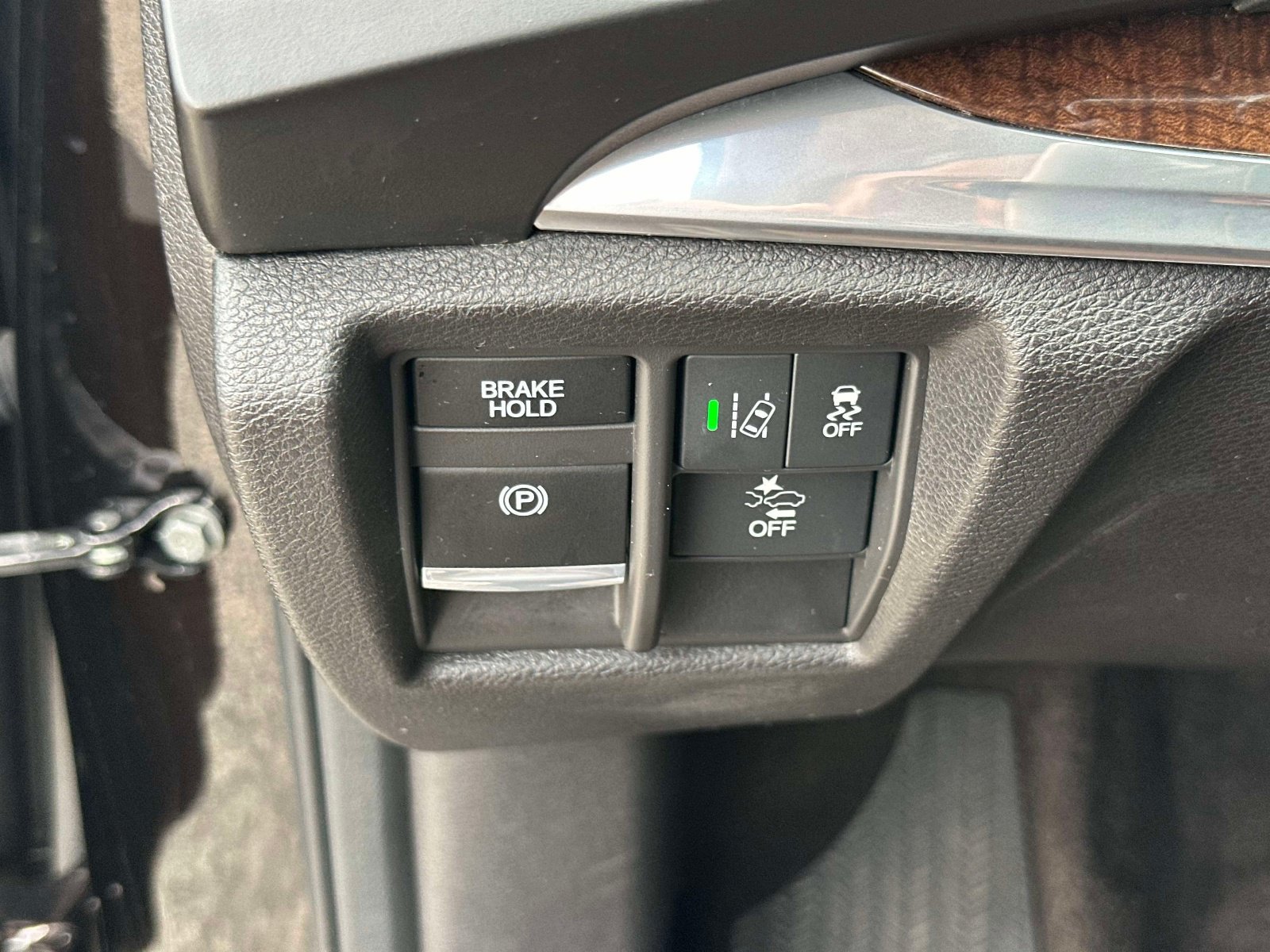 Certified 2018 Acura MDX w/ Technology Package AWD/4WD image 15