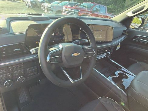 New 2026 Chevrolet Suburban Premier AWD/4WD image 4