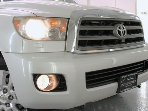 Used 2008 Toyota Sequoia Platinum image 22