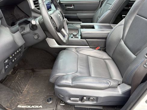 Used 2023 Toyota Sequoia Platinum AWD/4WD image 17