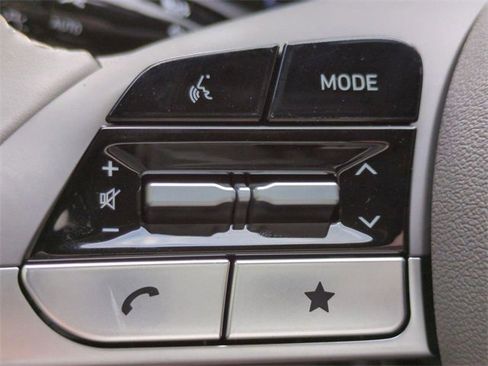 Certified 2025 Hyundai Elantra Sport image 27