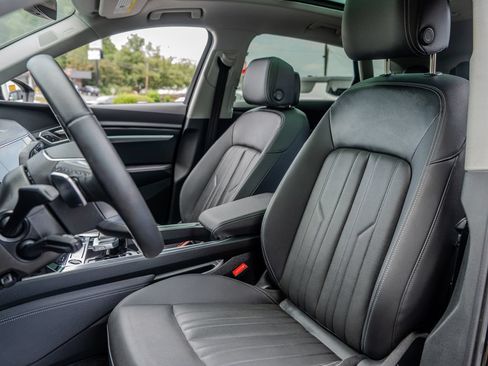Used 2023 Audi e-tron Premium Plus AWD/4WD image 18