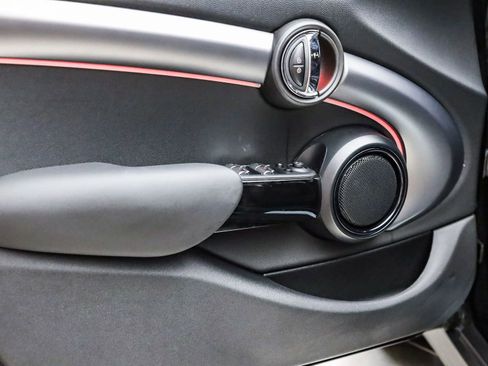 Used 2024 MINI Cooper 4-Door Hardtop w/ Signature Upholstery Package image 21