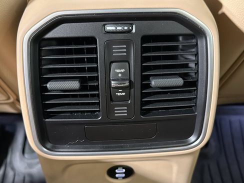 Certified 2026 Porsche Macan AWD/4WD image 20