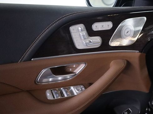 Used 2024 Mercedes-Benz GLS 450 4MATIC image 10