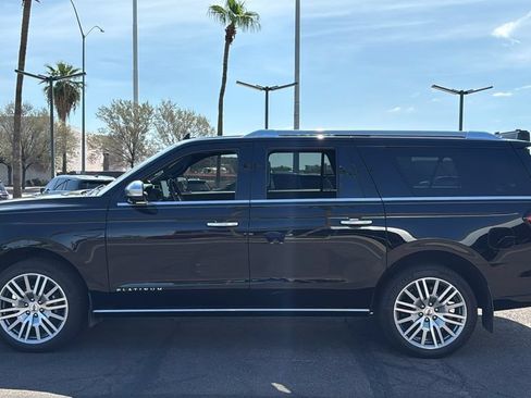 Used 2023 Ford Expedition Max Platinum AWD/4WD image 4