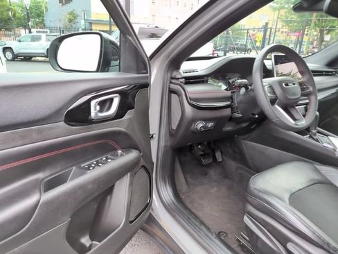 Used 2024 Jeep Compass Trailhawk AWD/4WD image 10