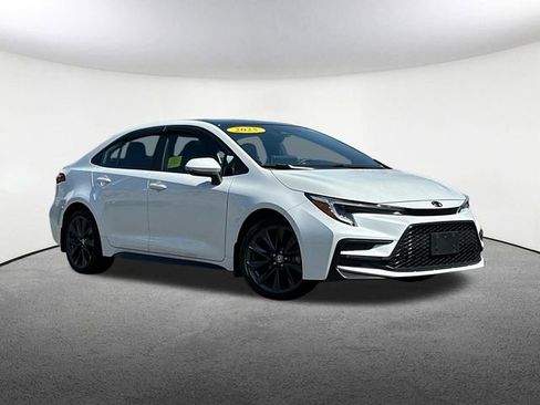 Certified 2025 Toyota Corolla XSE FWD image 2