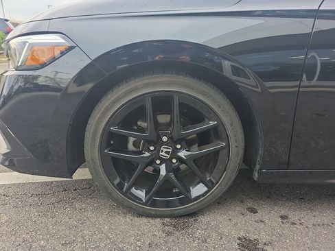Used 2023 Honda Civic Sport image 11