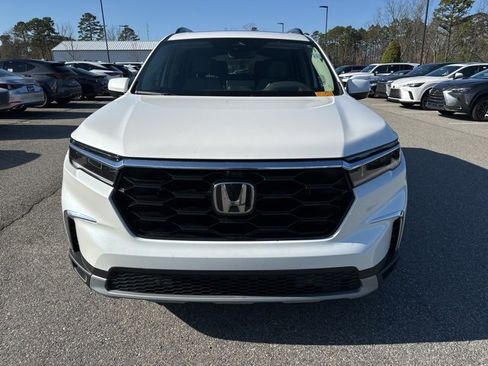 Used 2025 Honda Pilot Elite image 3