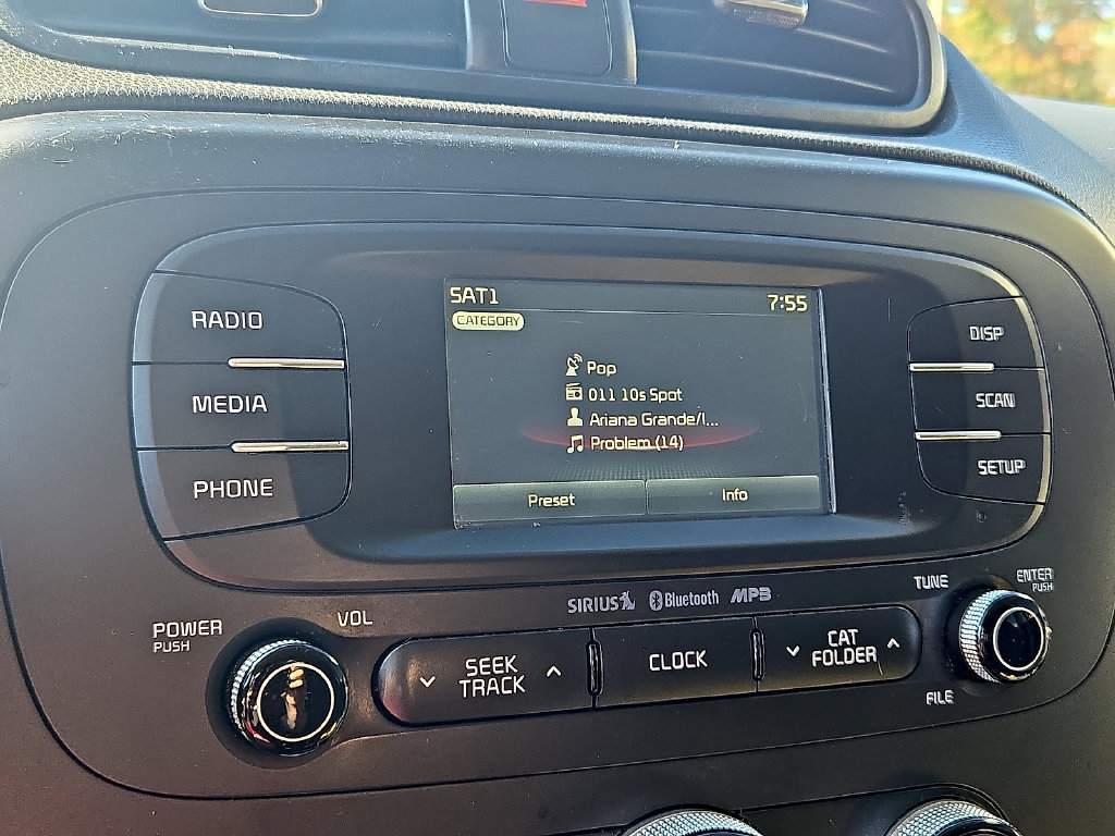 Used 2016 Kia Soul + FWD image 17