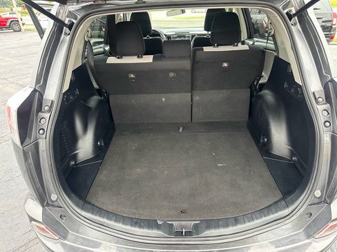 Used 2018 Toyota RAV4 XLE w/ Carpet Mat Package image 17
