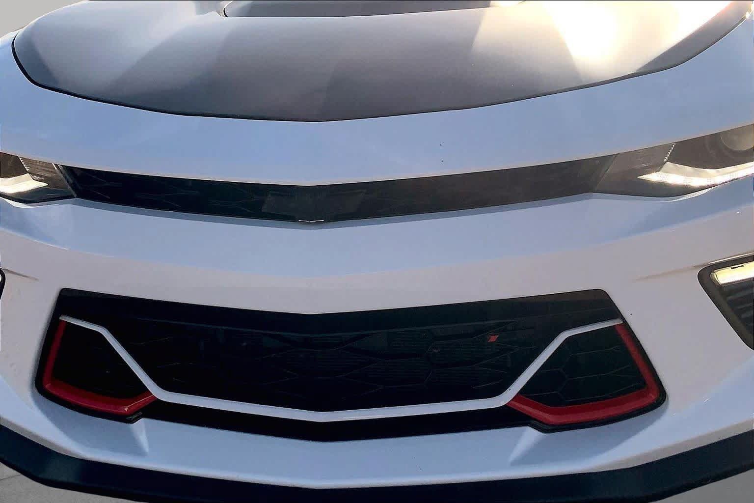 Used 2018 Chevrolet Camaro SS RWD image 29
